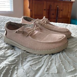 Womens Pink Hey Dudes size 6.5